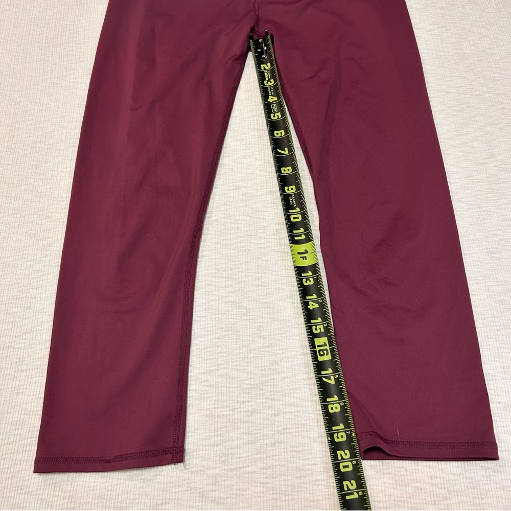 Fabletics Mid Rise  Capri Legging Raspberry Purple Crop Pants Size‎ M - Picture 6 of 7